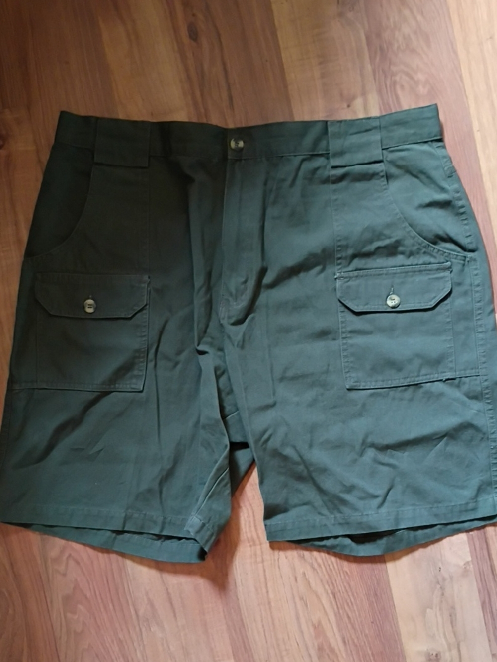 Men's Olive Green Cargo Shorts with Button-Flap Pockets